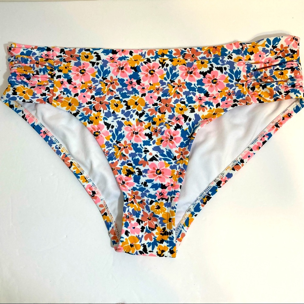 NWT XHILIRATION Plus Size 14W Floral Bikini Bottoms